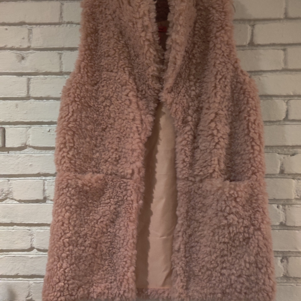 Betsy Johnson faux fur vest